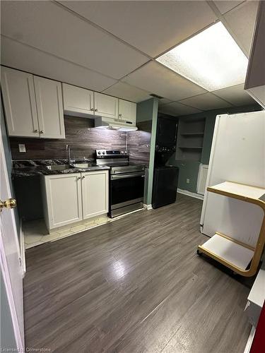 B-22 Amherst Circle, Hamilton, ON - Indoor Photo Showing Kitchen With Double Sink