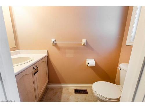 1075 Johnson'S Lane, Mississauga, ON - Indoor Photo Showing Bathroom