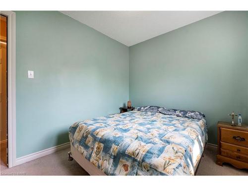 1075 Johnson'S Lane, Mississauga, ON - Indoor Photo Showing Bedroom