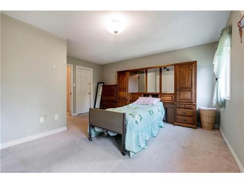 1075 Johnson'S Lane, Mississauga, ON - Indoor Photo Showing Bedroom