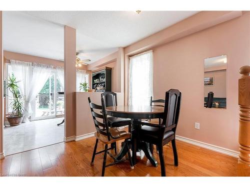 1075 Johnson'S Lane, Mississauga, ON - Indoor Photo Showing Dining Room