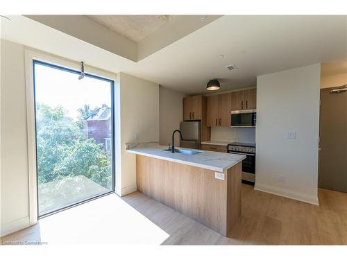 506-11 Robert Street, Hamilton, ON - Indoor Photo Showing Kitchen