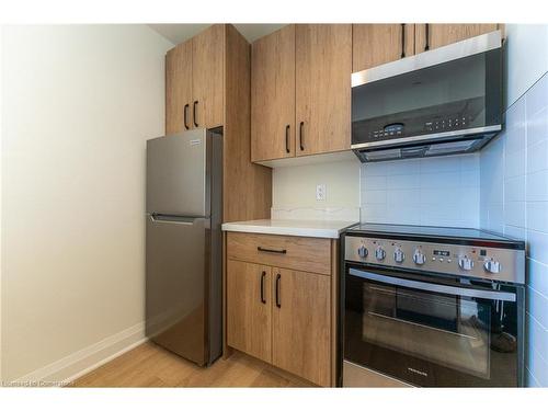 506-11 Robert Street, Hamilton, ON - Indoor Photo Showing Kitchen