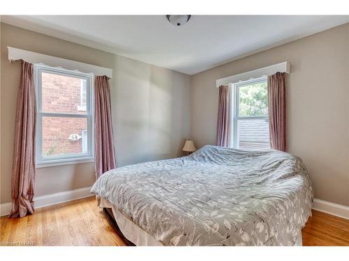 72 Mountain Park Avenue, Hamilton, ON - Indoor Photo Showing Bedroom