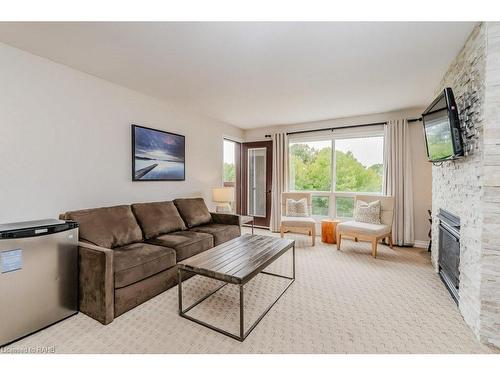 54-305-1235 Deerhurst Drive, Huntsville, ON - Indoor Photo Showing Living Room