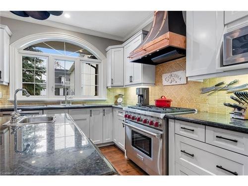 545 Mississauga Street, Niagara-On-The-Lake, ON - Indoor Photo Showing Kitchen With Upgraded Kitchen