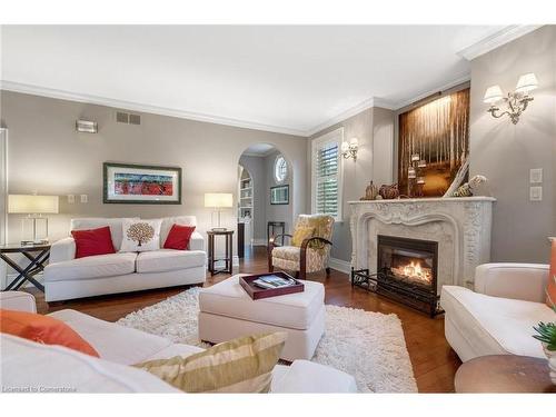 545 Mississauga Street, Niagara-On-The-Lake, ON - Indoor Photo Showing Living Room With Fireplace