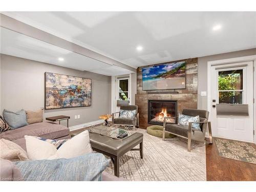 545 Mississauga Street, Niagara-On-The-Lake, ON - Indoor Photo Showing Living Room With Fireplace