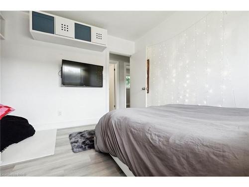 225 Helena Avenue, Winona, ON - Indoor Photo Showing Bedroom