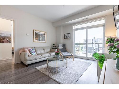 512-340 Plains Road E, Burlington, ON - Indoor Photo Showing Living Room