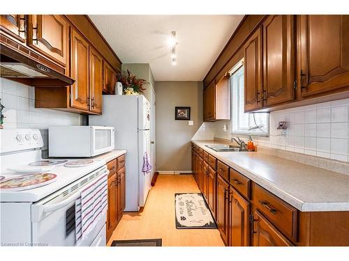 5934 North Street, Niagara Falls, ON - Indoor Photo Showing Kitchen With Double Sink