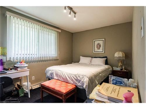 5934 North Street, Niagara Falls, ON - Indoor Photo Showing Bedroom