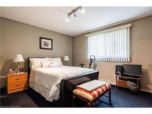 5934 North Street, Niagara Falls, ON - Indoor Photo Showing Bedroom