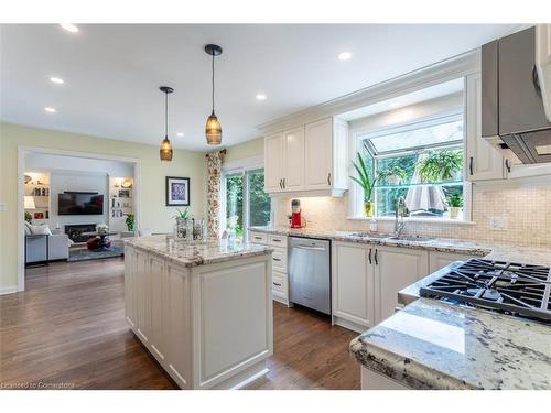 4173 Corrine Court, Burlington, ON - Indoor Photo Showing Kitchen With Upgraded Kitchen