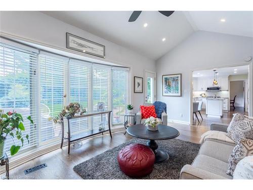 4173 Corrine Court, Burlington, ON - Indoor Photo Showing Living Room