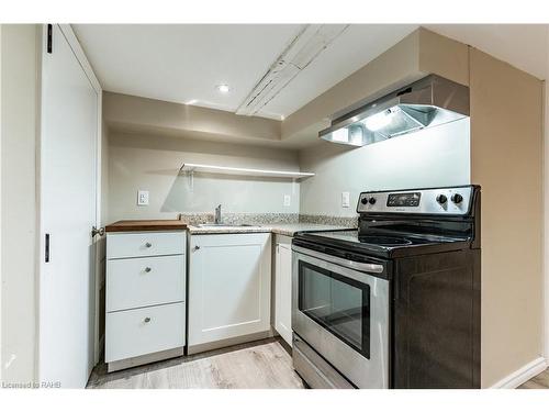 B-9 Blythe Street, Hamilton, ON - Indoor Photo Showing Kitchen