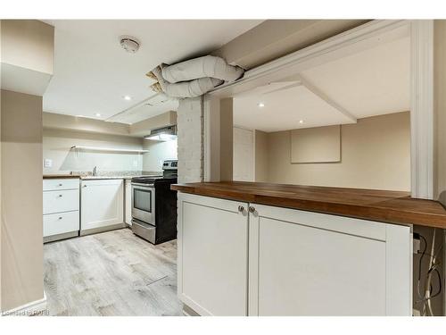 B-9 Blythe Street, Hamilton, ON - Indoor Photo Showing Kitchen