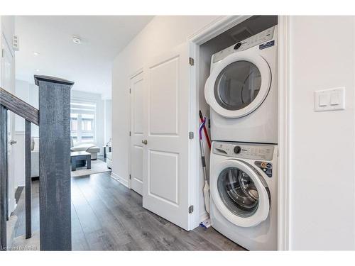 11-120 Court Drive, Paris, ON - Indoor Photo Showing Laundry Room