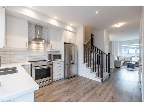 11-120 Court Drive, Paris, ON - Indoor Photo Showing Kitchen With Double Sink With Upgraded Kitchen