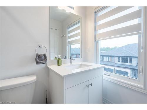 11-120 Court Drive, Paris, ON - Indoor Photo Showing Bathroom