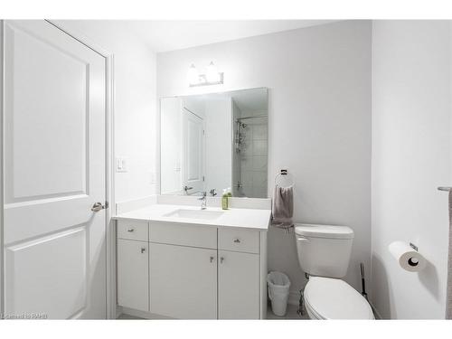 11-120 Court Drive, Paris, ON - Indoor Photo Showing Bathroom