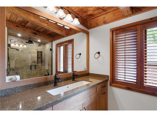 1194 Stirling Drive, Oakville, ON - Indoor Photo Showing Bathroom