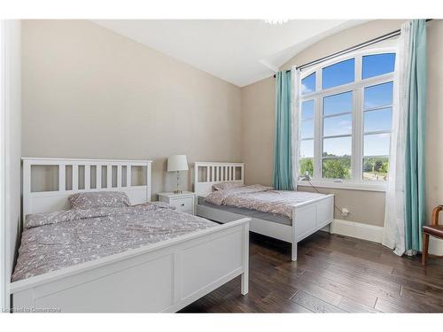 47 Tews Lane, Dundas, ON - Indoor Photo Showing Bedroom