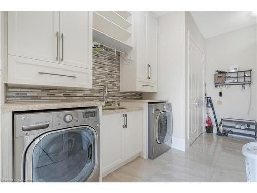 47 Tews Lane, Dundas, ON - Indoor Photo Showing Laundry Room