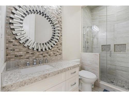 47 Tews Lane, Dundas, ON - Indoor Photo Showing Bathroom