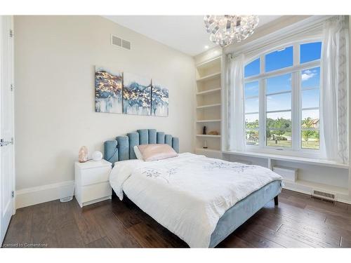 47 Tews Lane, Dundas, ON - Indoor Photo Showing Bedroom