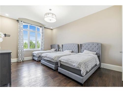 47 Tews Lane, Dundas, ON - Indoor Photo Showing Bedroom