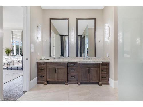 47 Tews Lane, Dundas, ON - Indoor Photo Showing Bathroom