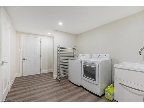 47 Tews Lane, Dundas, ON - Indoor Photo Showing Laundry Room