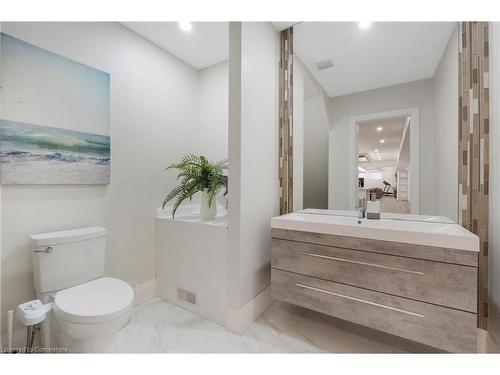 47 Tews Lane, Dundas, ON - Indoor Photo Showing Bathroom