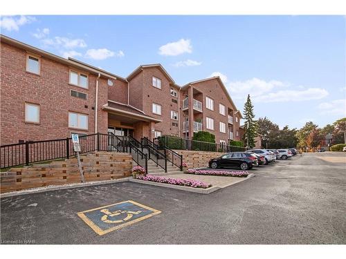 56-3050 Pinemeadow Drive, Burlington, ON - Outdoor With Balcony