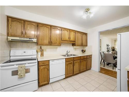 56-3050 Pinemeadow Drive, Burlington, ON - Indoor Photo Showing Kitchen With Double Sink