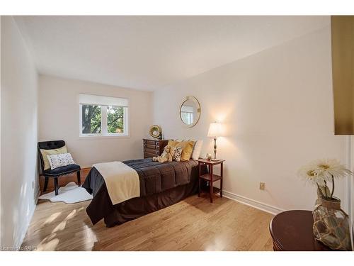 56-3050 Pinemeadow Drive, Burlington, ON - Indoor Photo Showing Bedroom