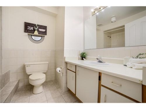 56-3050 Pinemeadow Drive, Burlington, ON - Indoor Photo Showing Bathroom