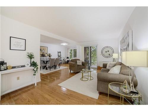 56-3050 Pinemeadow Drive, Burlington, ON - Indoor Photo Showing Living Room