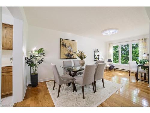 56-3050 Pinemeadow Drive, Burlington, ON - Indoor Photo Showing Dining Room