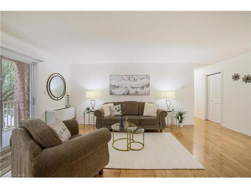 56-3050 Pinemeadow Drive, Burlington, ON - Indoor Photo Showing Living Room