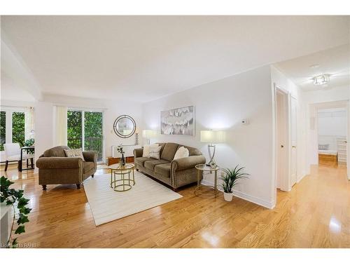 56-3050 Pinemeadow Drive, Burlington, ON - Indoor Photo Showing Living Room