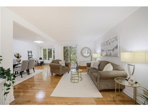 56-3050 Pinemeadow Drive, Burlington, ON - Indoor Photo Showing Living Room