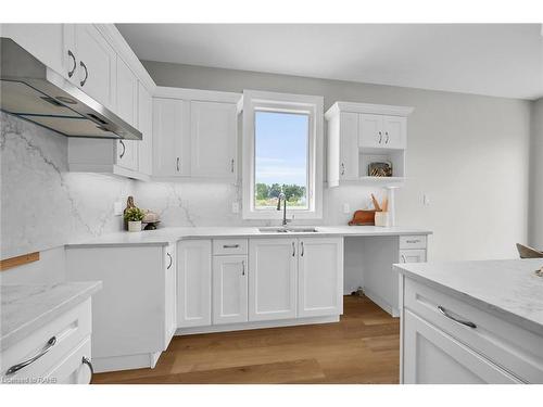 175 Pike Creek Drive, Cayuga, ON - Indoor Photo Showing Kitchen With Double Sink