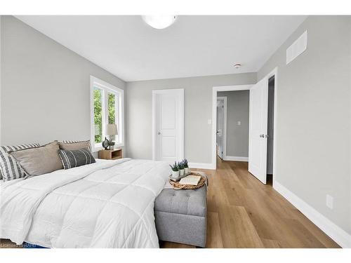 175 Pike Creek Drive, Cayuga, ON - Indoor Photo Showing Bedroom