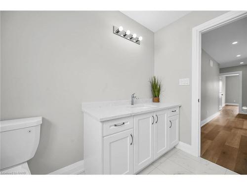 175 Pike Creek Drive, Cayuga, ON - Indoor Photo Showing Bathroom