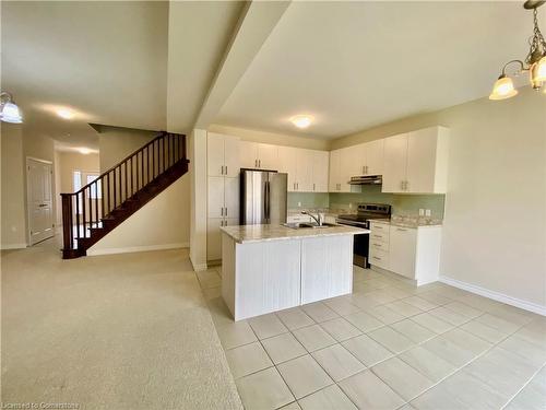 36 Bethune Ave Avenue, Hamilton, ON - Indoor Photo Showing Kitchen