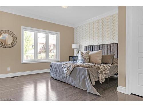 140 Creekside Drive, Welland, ON - Indoor Photo Showing Bedroom