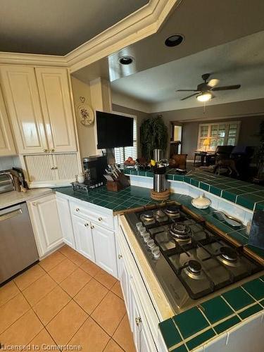 5331 Greenlane Road, Beamsville, ON - Indoor Photo Showing Kitchen