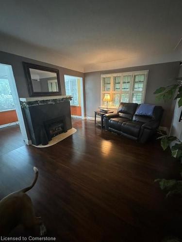 5331 Greenlane Road, Beamsville, ON - Indoor Photo Showing Living Room